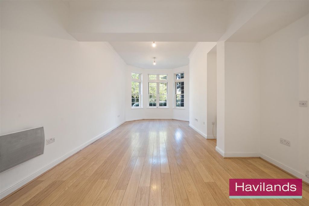 Property photo 2 of 12 Blackwell Close-7.Jpg