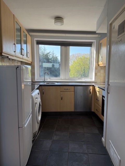 Property photo 3 of 9 Kitchen