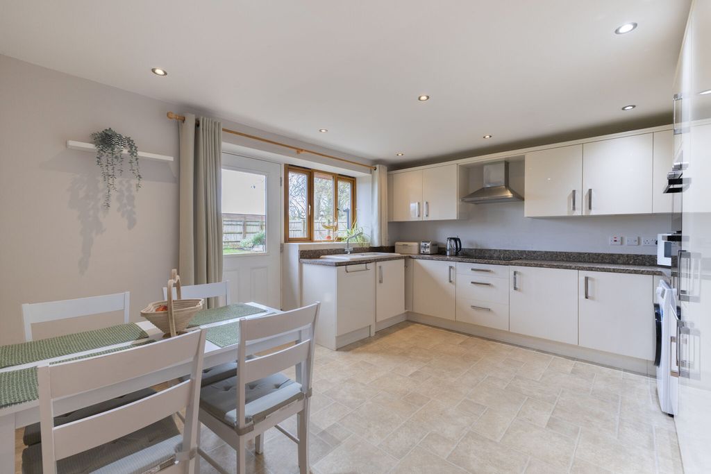 Property photo 3 of 12 Kitchen/Dining Room