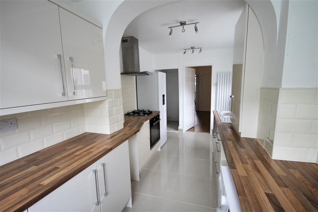 Property photo 2 of 9 Kitchen