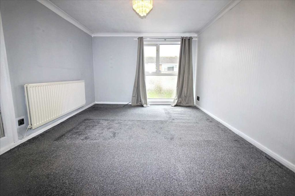 Property photo 3 of 8 Lounge