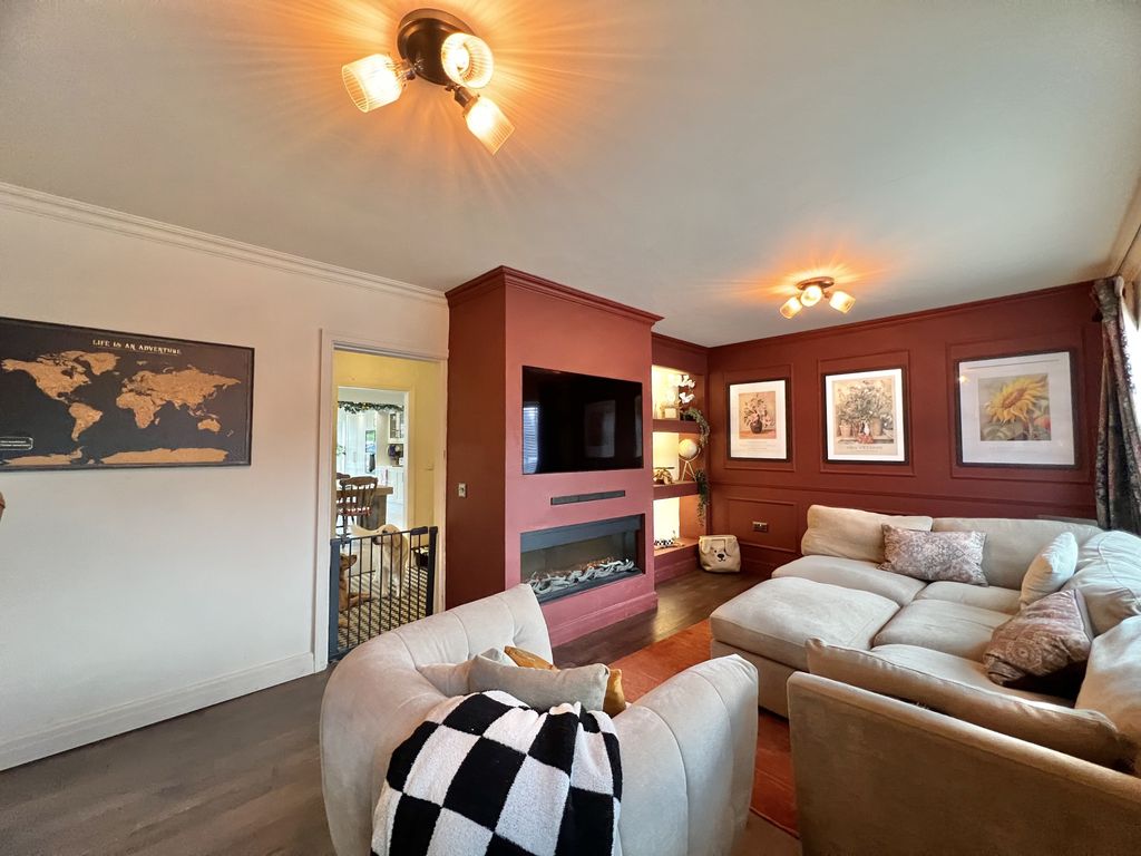 Property photo 2 of 21