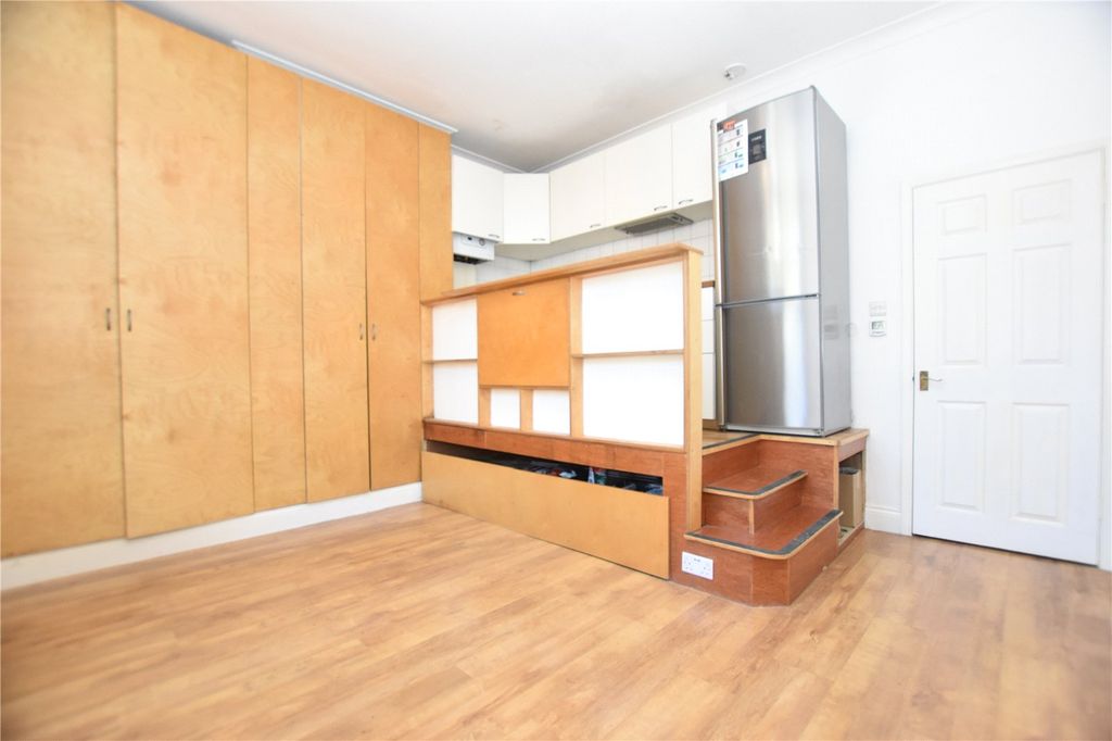 Property photo 2 of 6 Picture No. 16