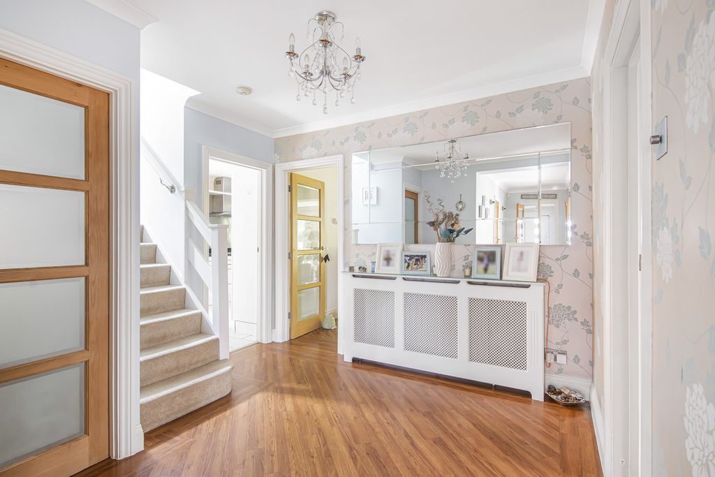 Property photo 2 of 23