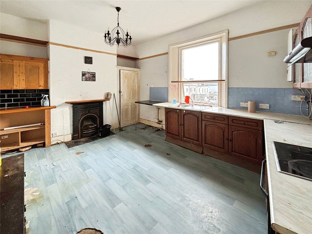 Property photo 3 of 14 Kitchen