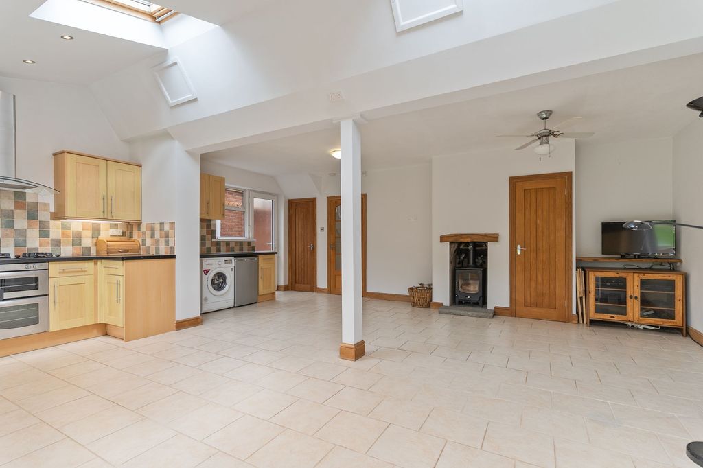 Property photo 3 of 23