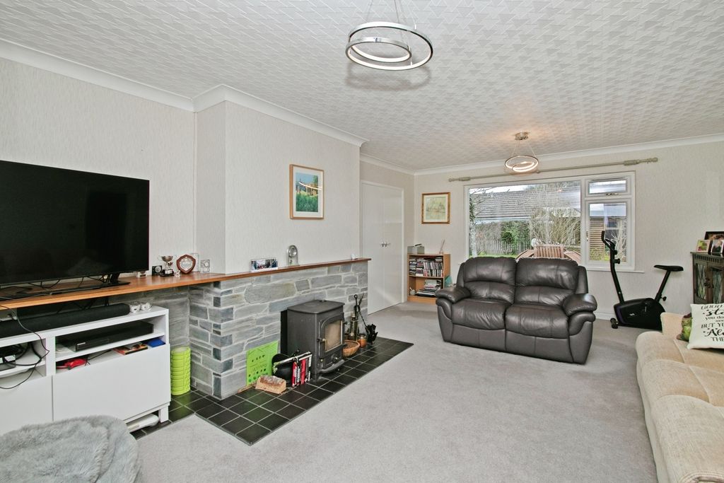 Property photo 2 of 15 Lounge