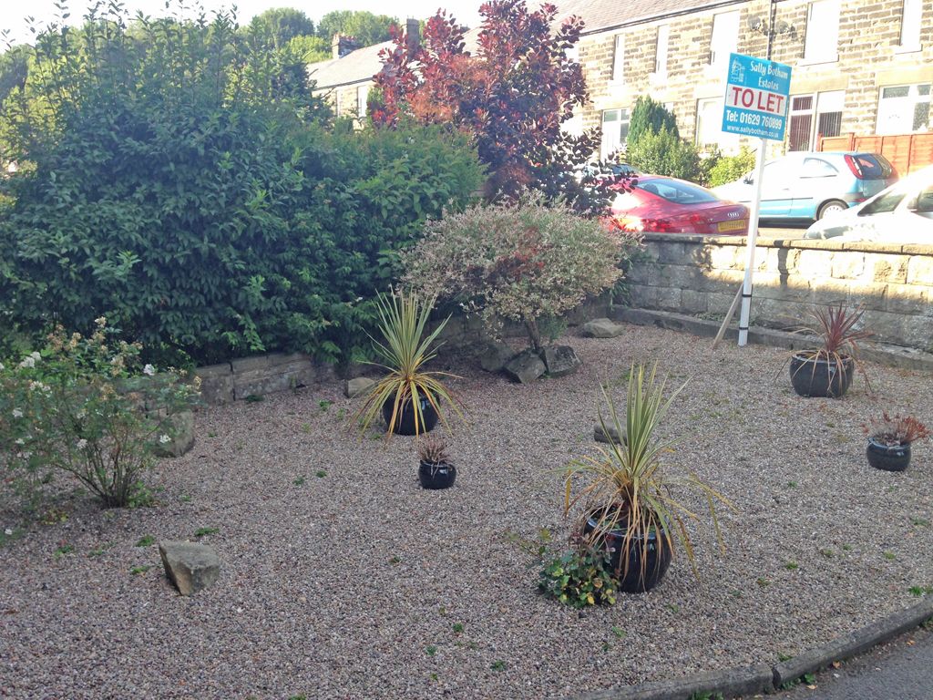 Property photo 3 of 6 8Frontcourtyard