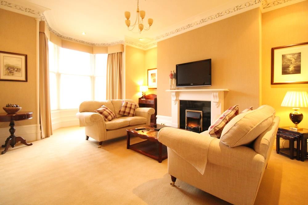 Property photo 2 of 14 Lounge