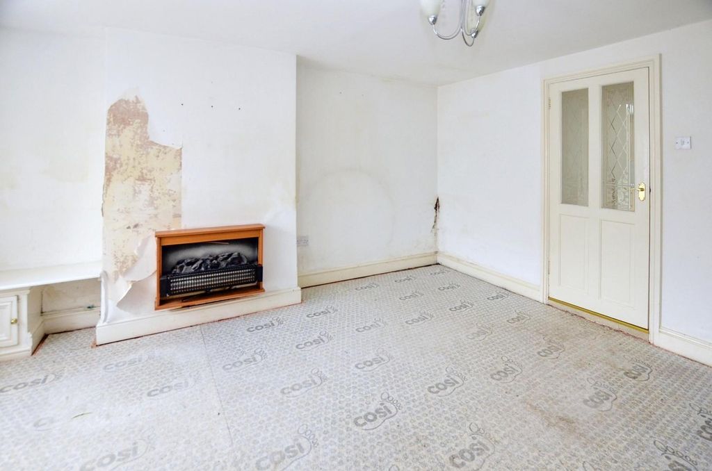 Property photo 3 of 10 Lounge