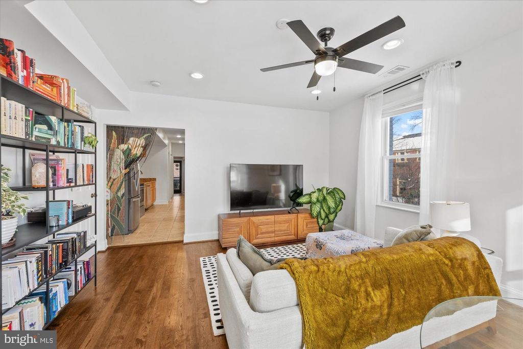 Property photo 3 of 12 <Alttext/>