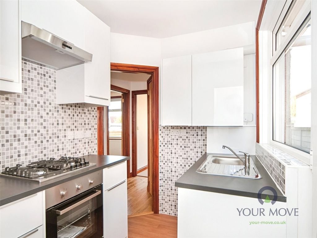 Property photo 3 of 10 Kitchen