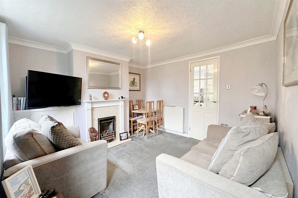 Property photo 2 of 13 Lounge