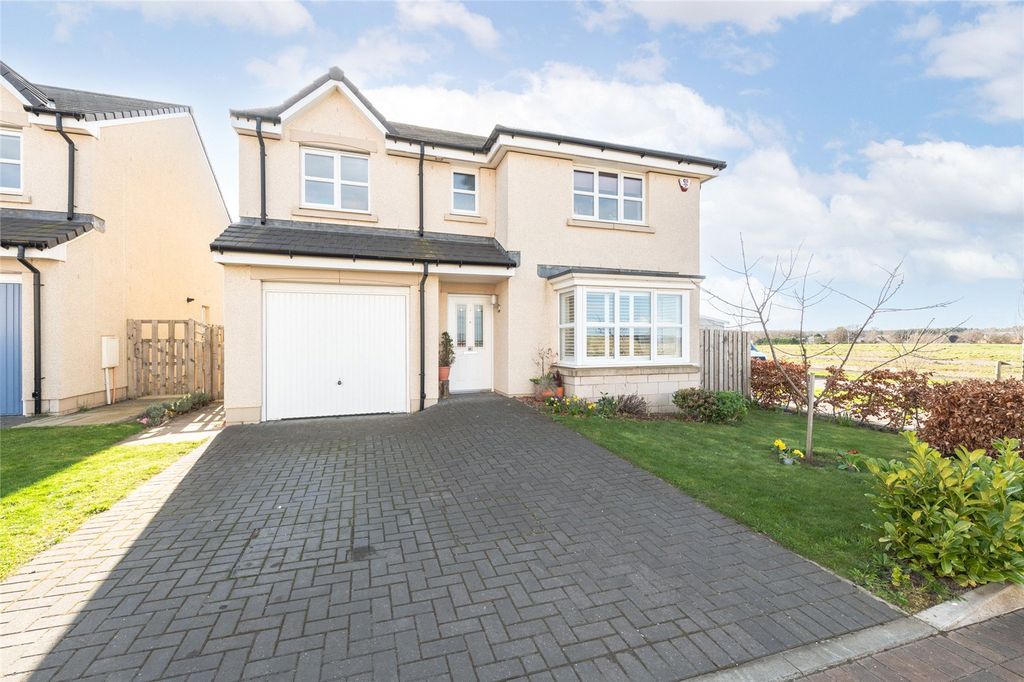 Property photo 1 of 32 2 Anstruther Drive