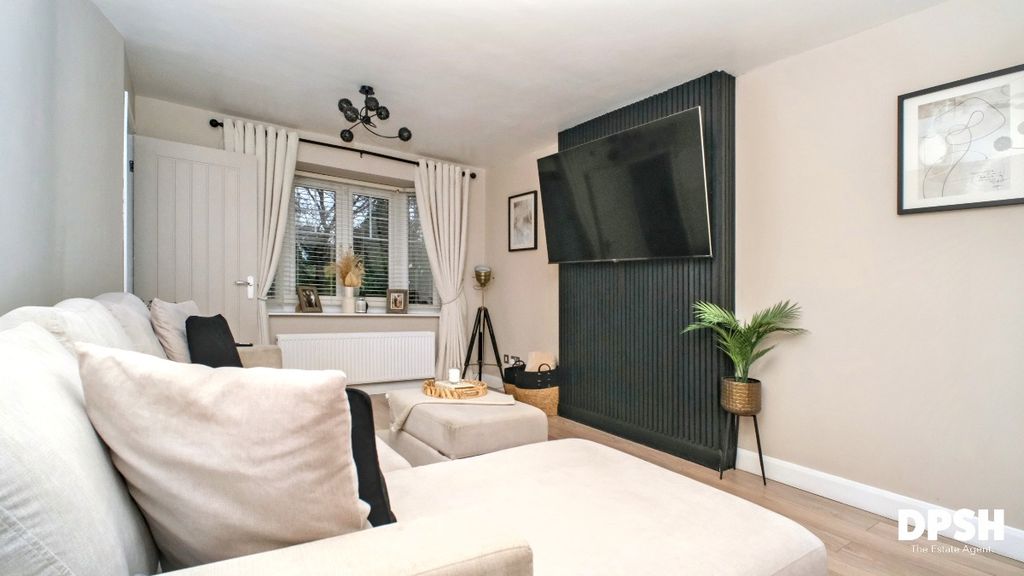 Property photo 2 of 27