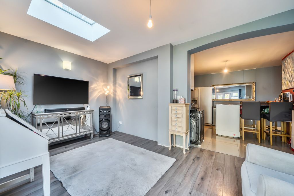 Property photo 2 of 14 1438699-14-69Cea1...