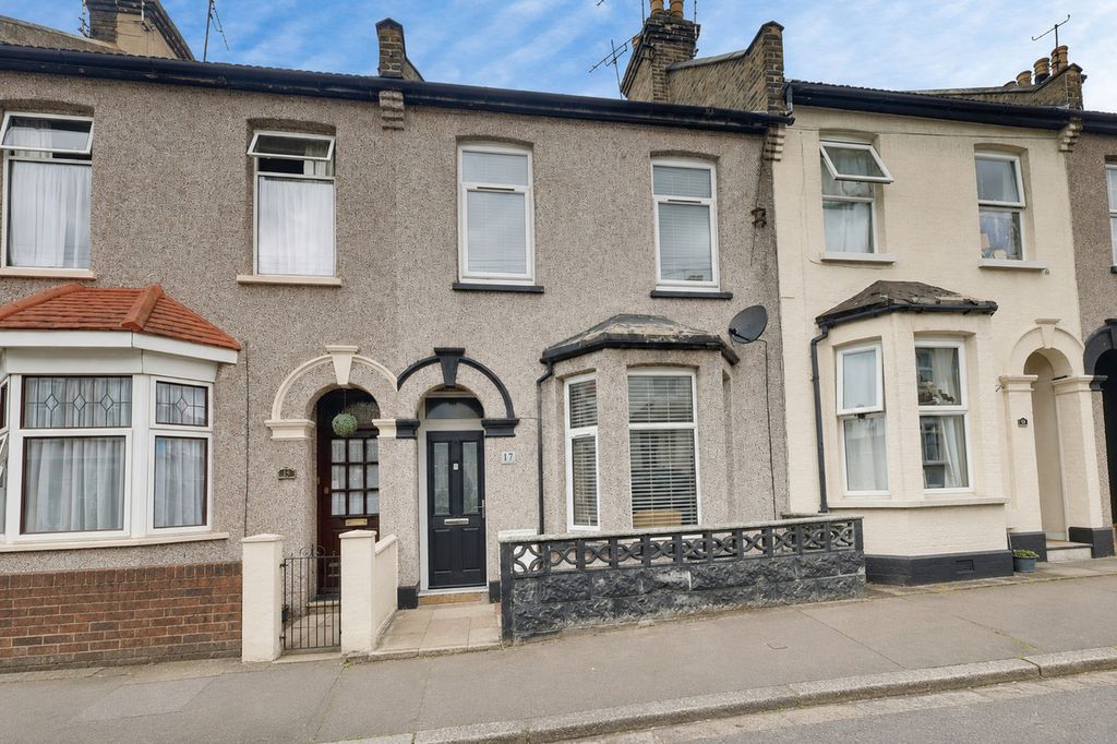 Property photo 2 of 25