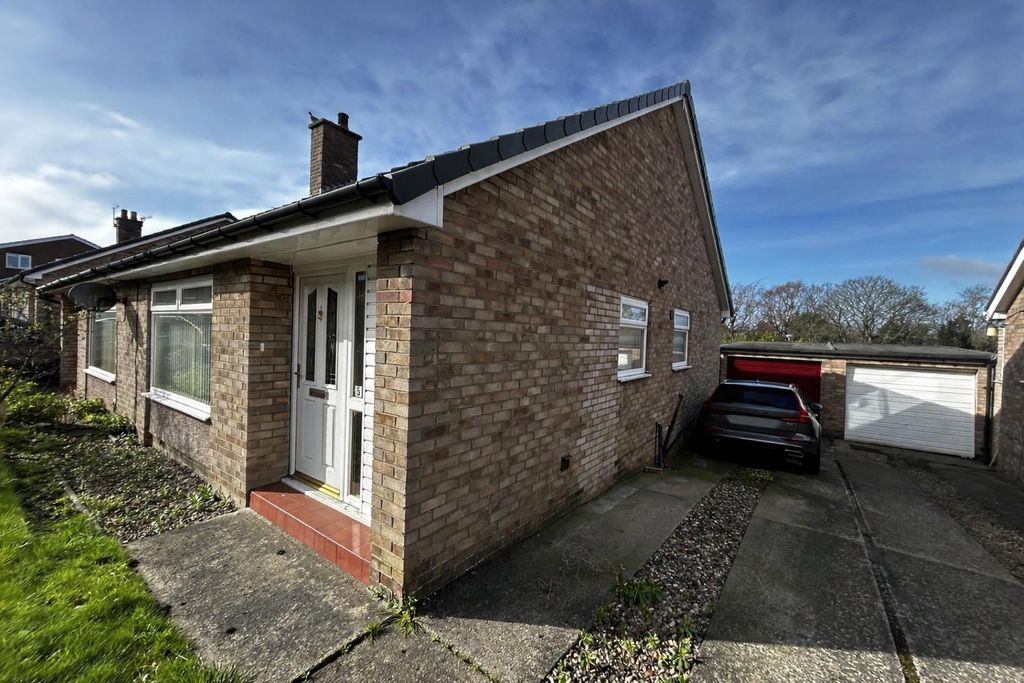 Property photo 1 of 10 Externally