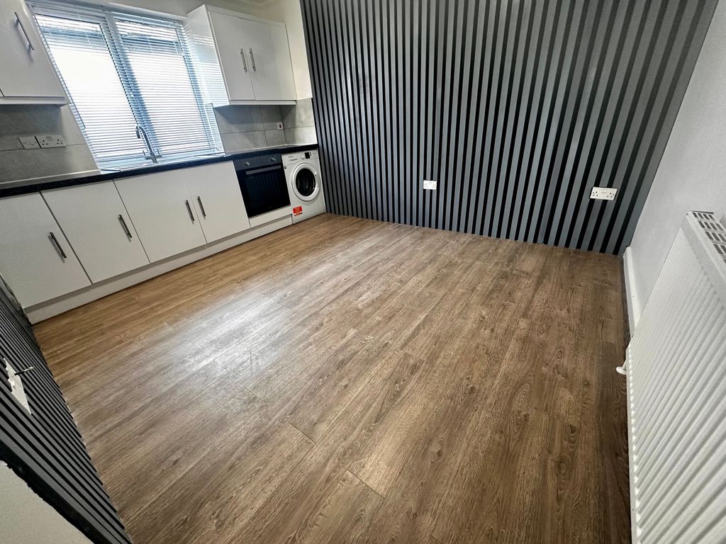 Property photo 1 of 12 Image