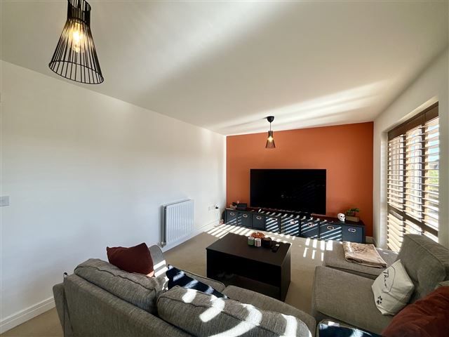 Property photo 2 of 10 Lounge