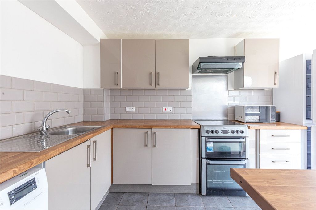 Property photo 2 of 19 Picture No. 34