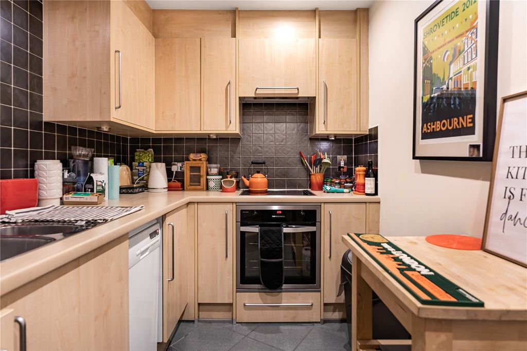 Property photo 3 of 21 Kitchen