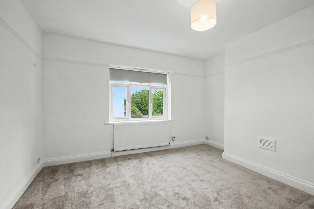 Property photo 2 of 10 2.Lounge.Jpg