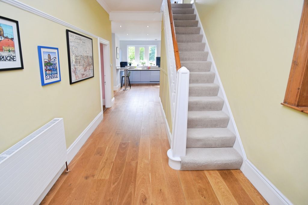 Property photo 2 of 20 E03Ed8F4-Landing