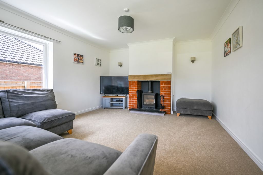 Property photo 2 of 18 Thames Ewemove Guisborough-10