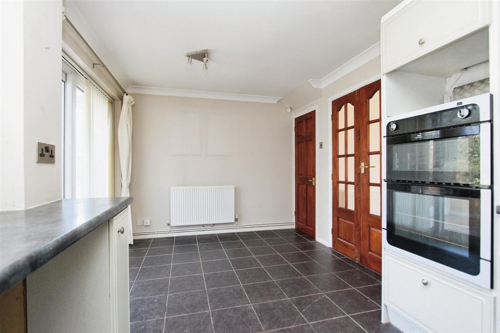 Property photo 3 of 13 Kitchen
