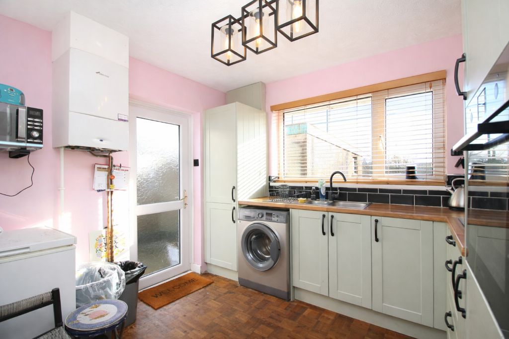 Property photo 2 of 12 Kitchen