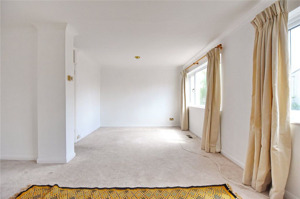 Property photo 3 of 19 Picture No. 02