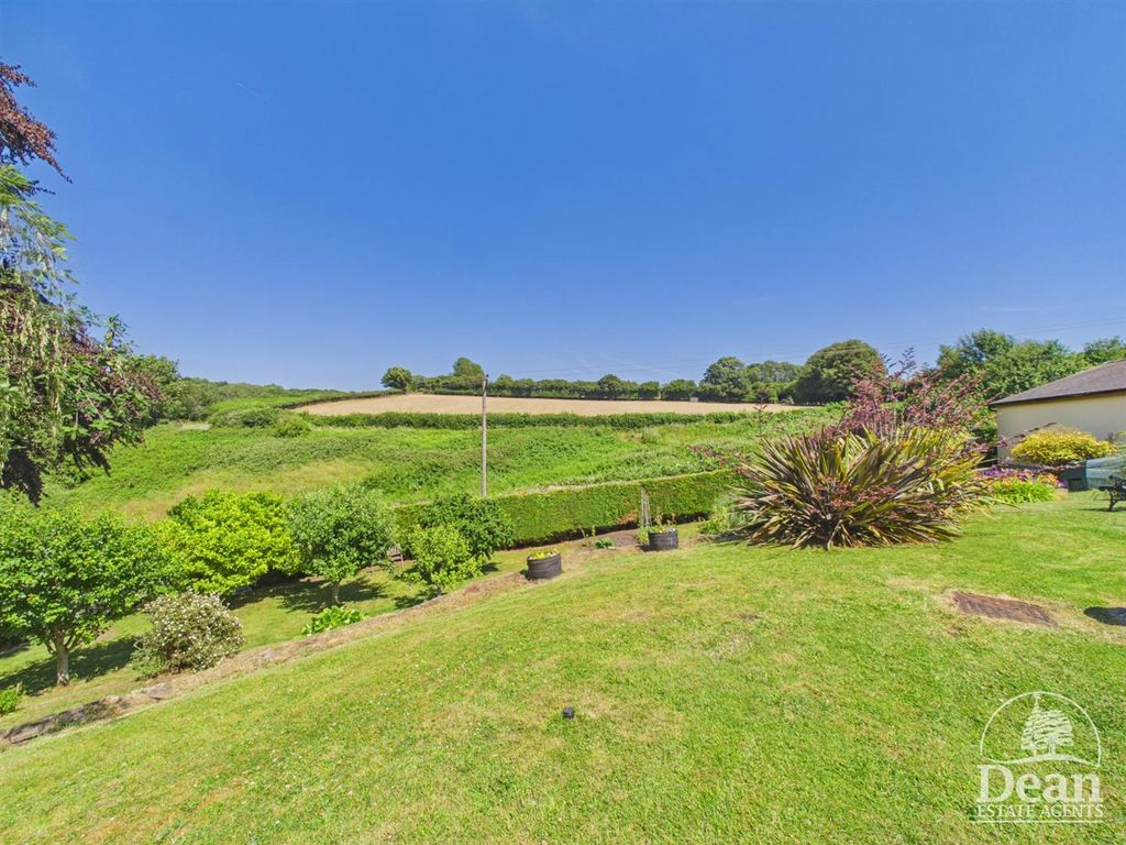 Property photo 3 of 32 Garen Views