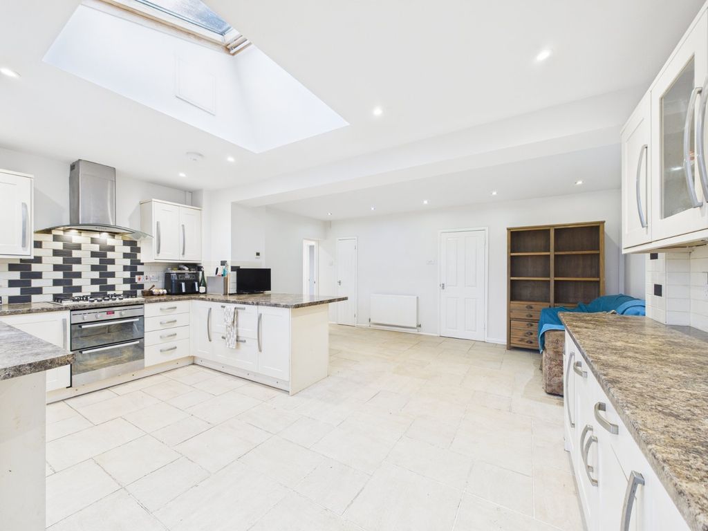 Property photo 2 of 16 Picture No. 17