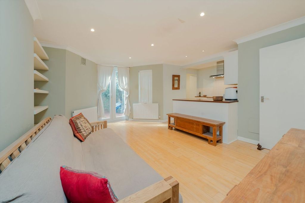 Property photo 2 of 8