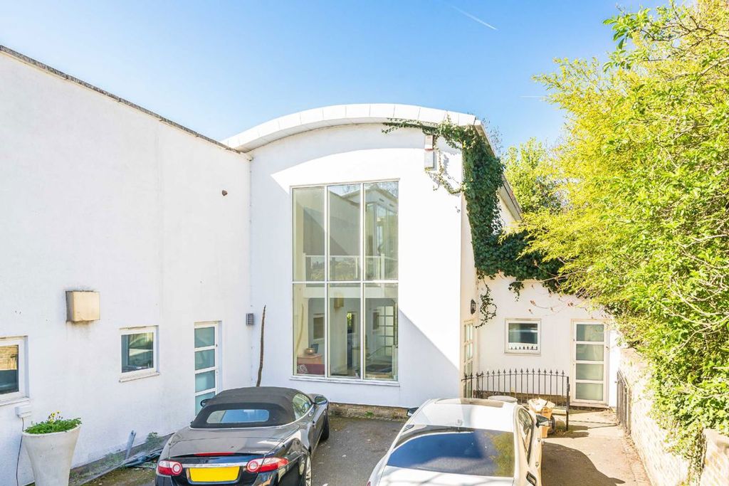 Property photo 1 of 23