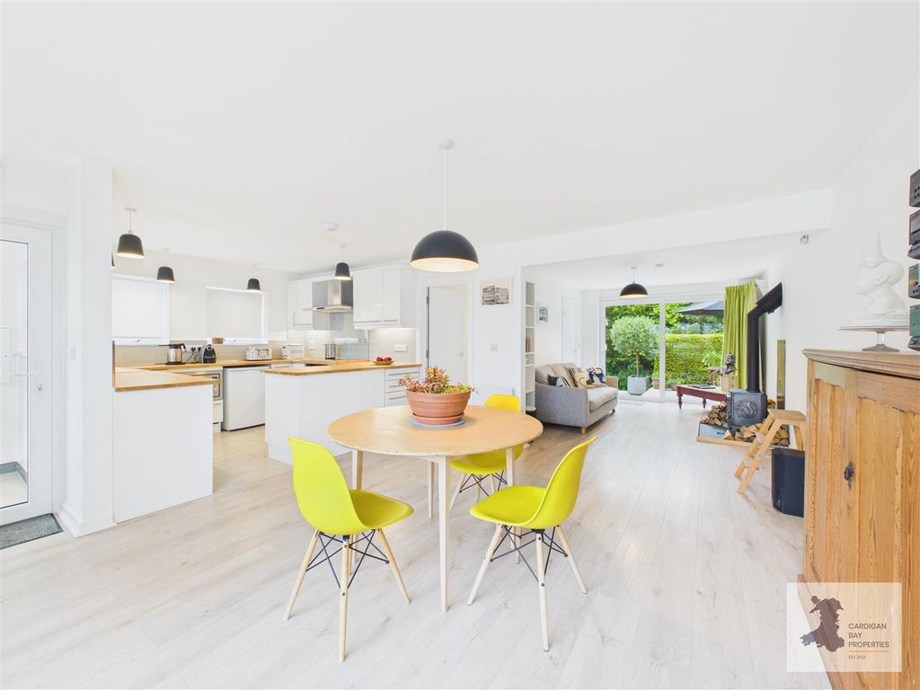 Property photo 2 of 45 Open Plan Living