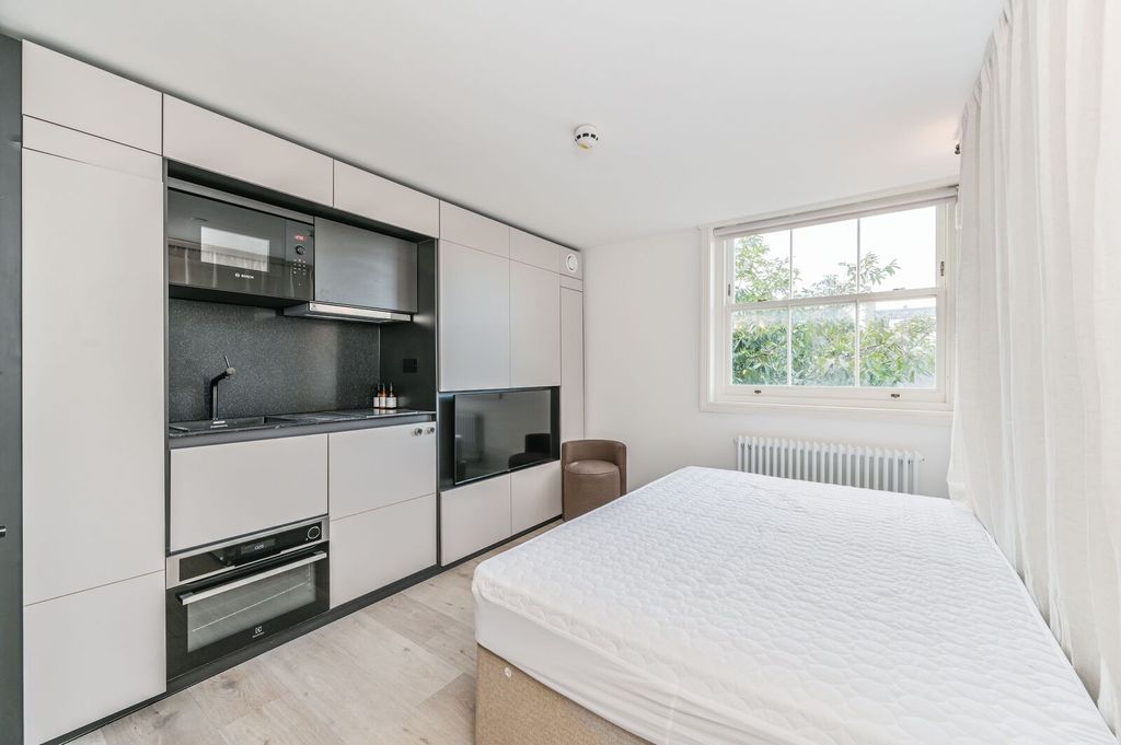 Property photo 1 of 39