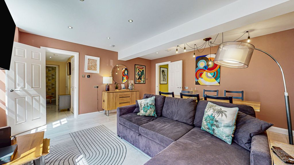 Property photo 3 of 32 19-Print-34B West Princes Street_19