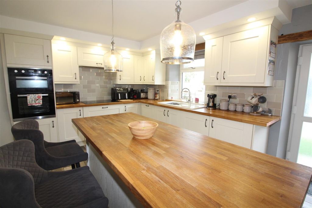 Property photo 2 of 42 Kitchen/Dining Room