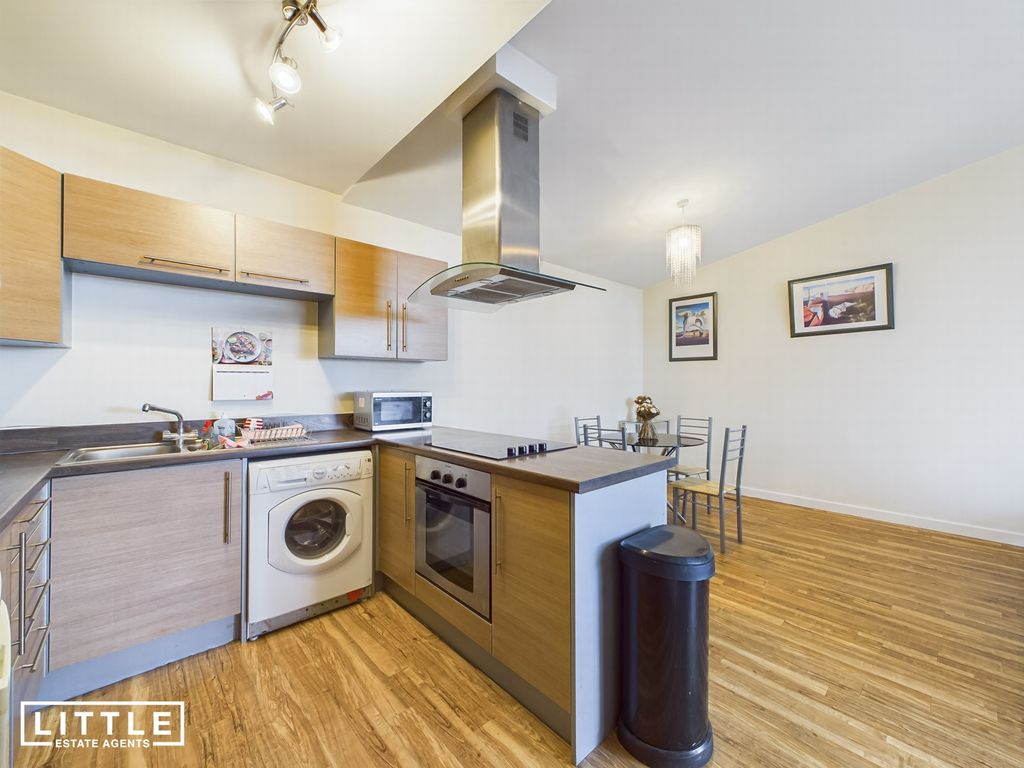 Property photo 3 of 17 Photo 8