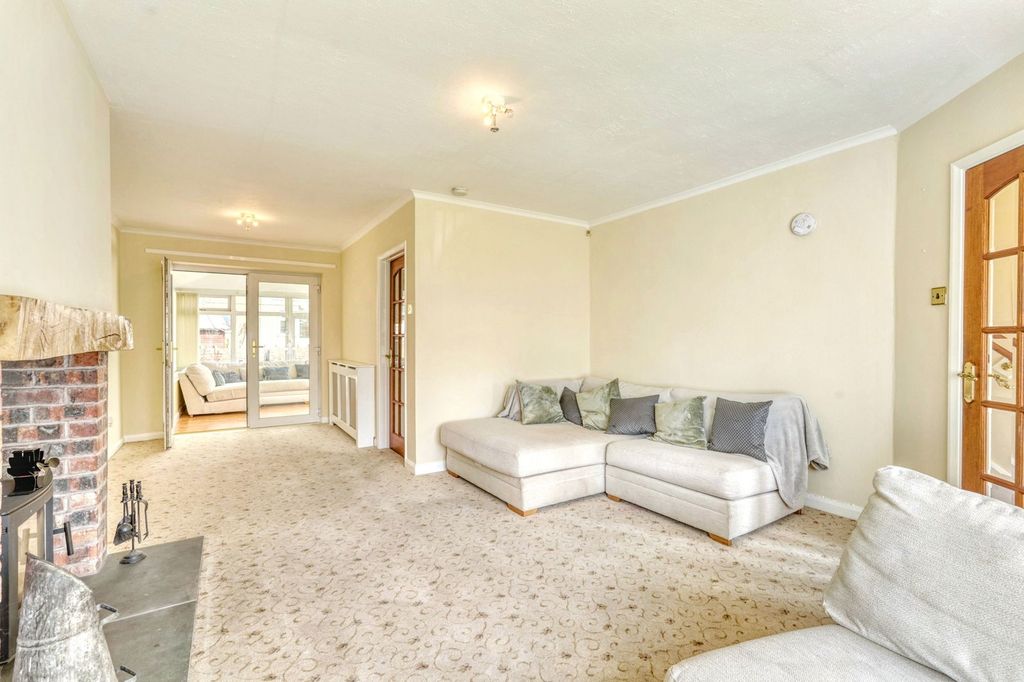 Property photo 3 of 19