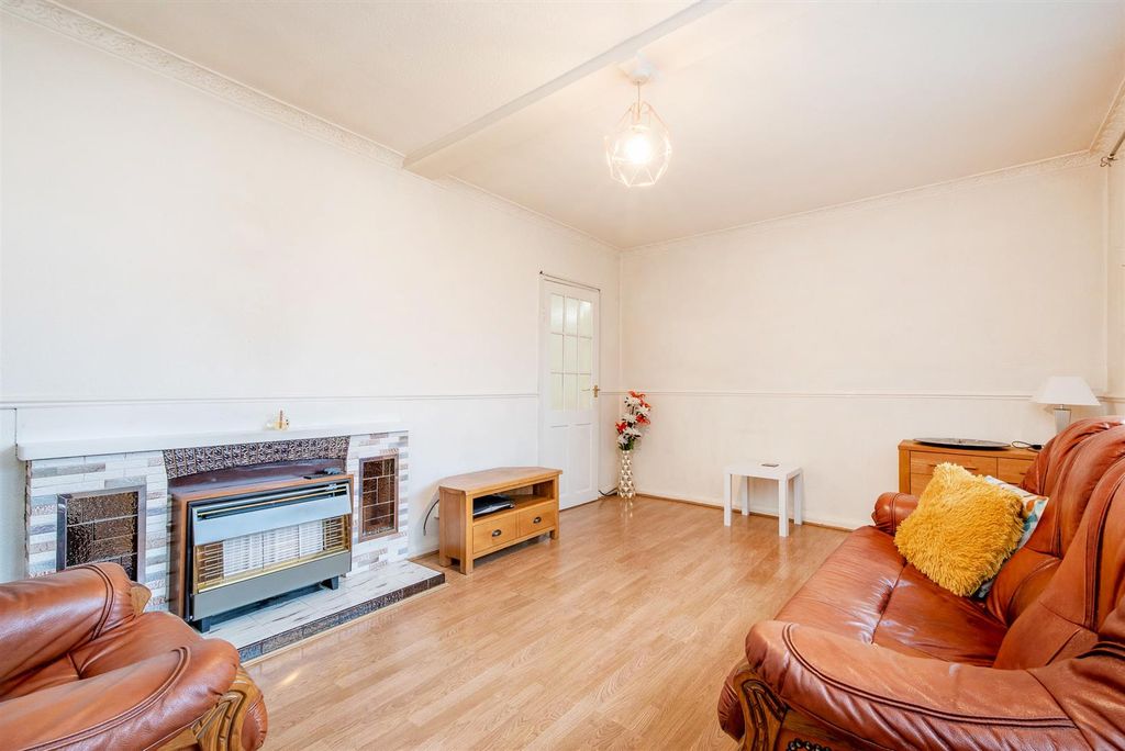 Property photo 2 of 16 Lounge