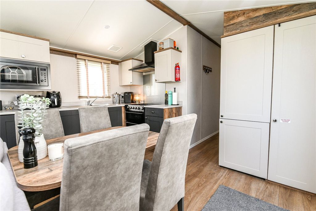 Property photo 3 of 18 Picture No. 04