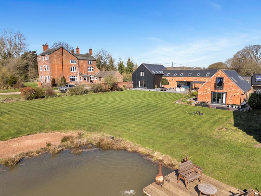 Property photo 2 of 42