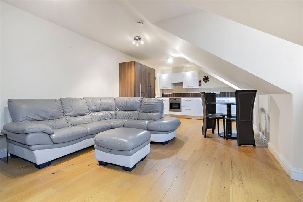 Property photo 2 of 12 9507.Jpg