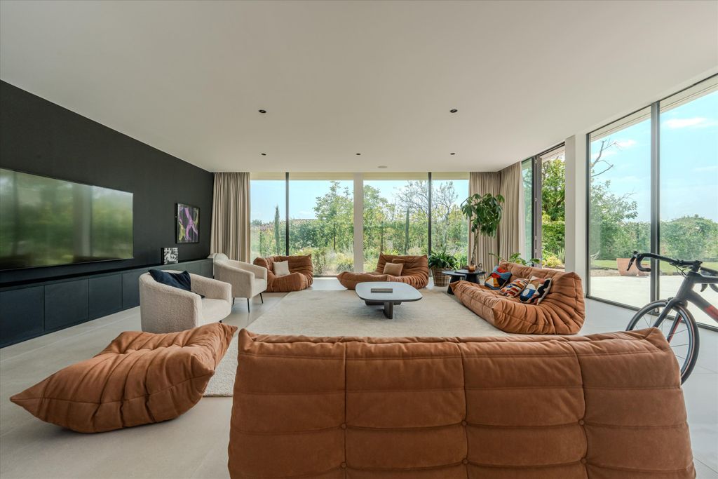 Property photo 3 of 38 Image