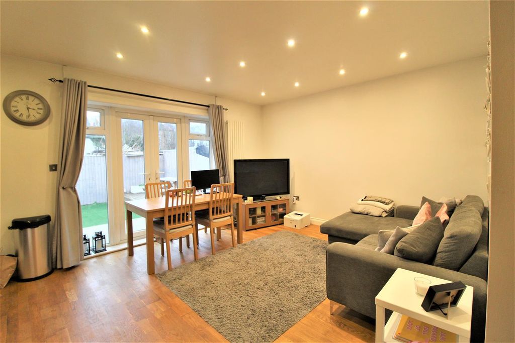 Property photo 1 of 5