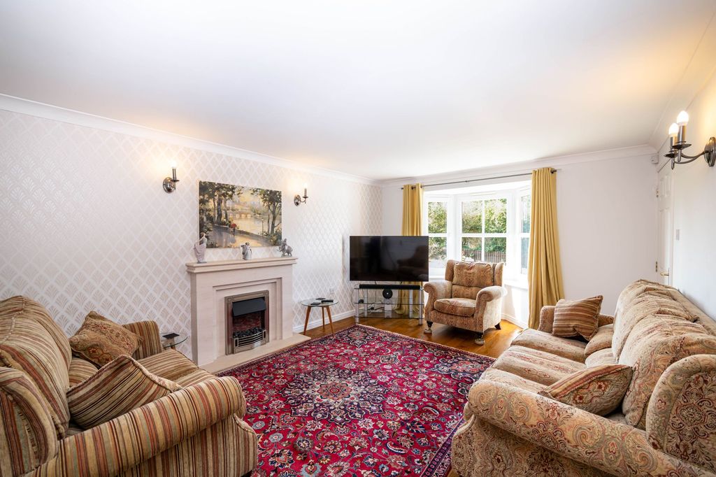 Property photo 2 of 31