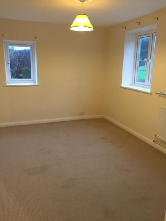 Property photo 3 of 6 Bedroom_Lge.Jpg